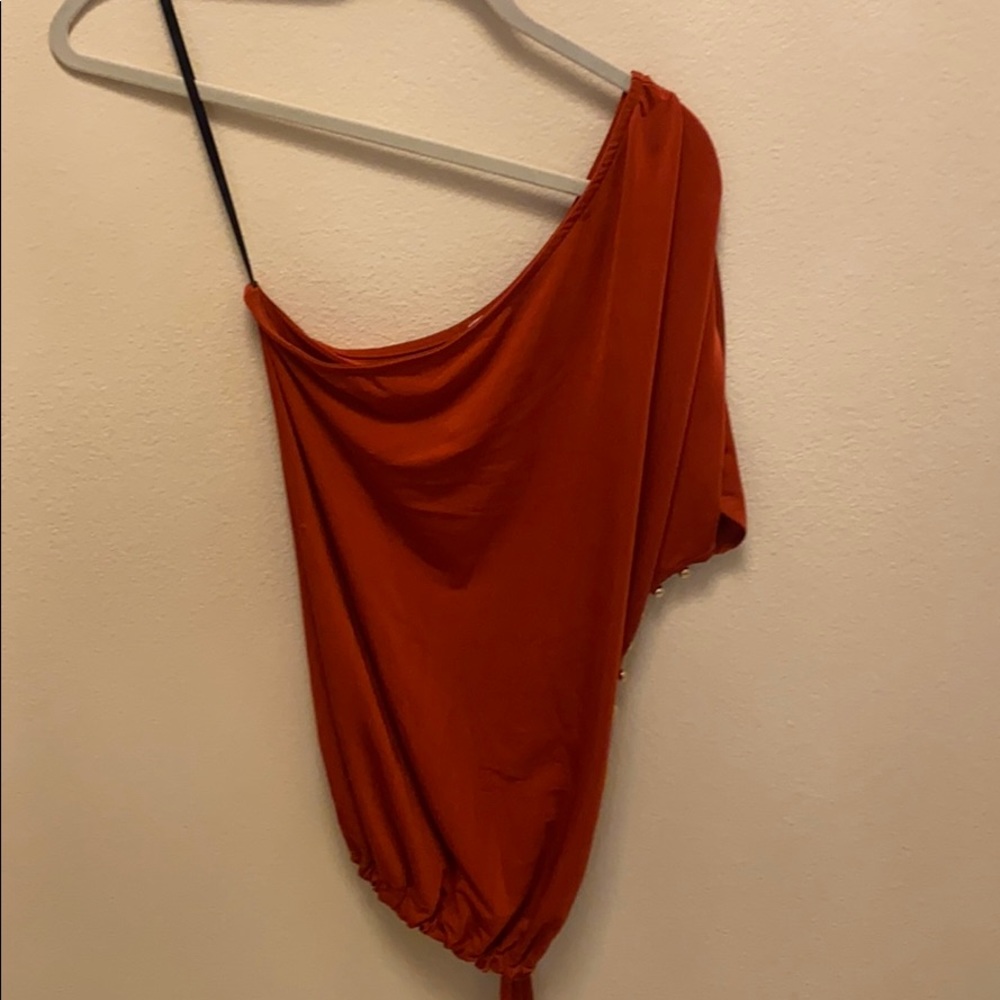 Cache off shoulder Top